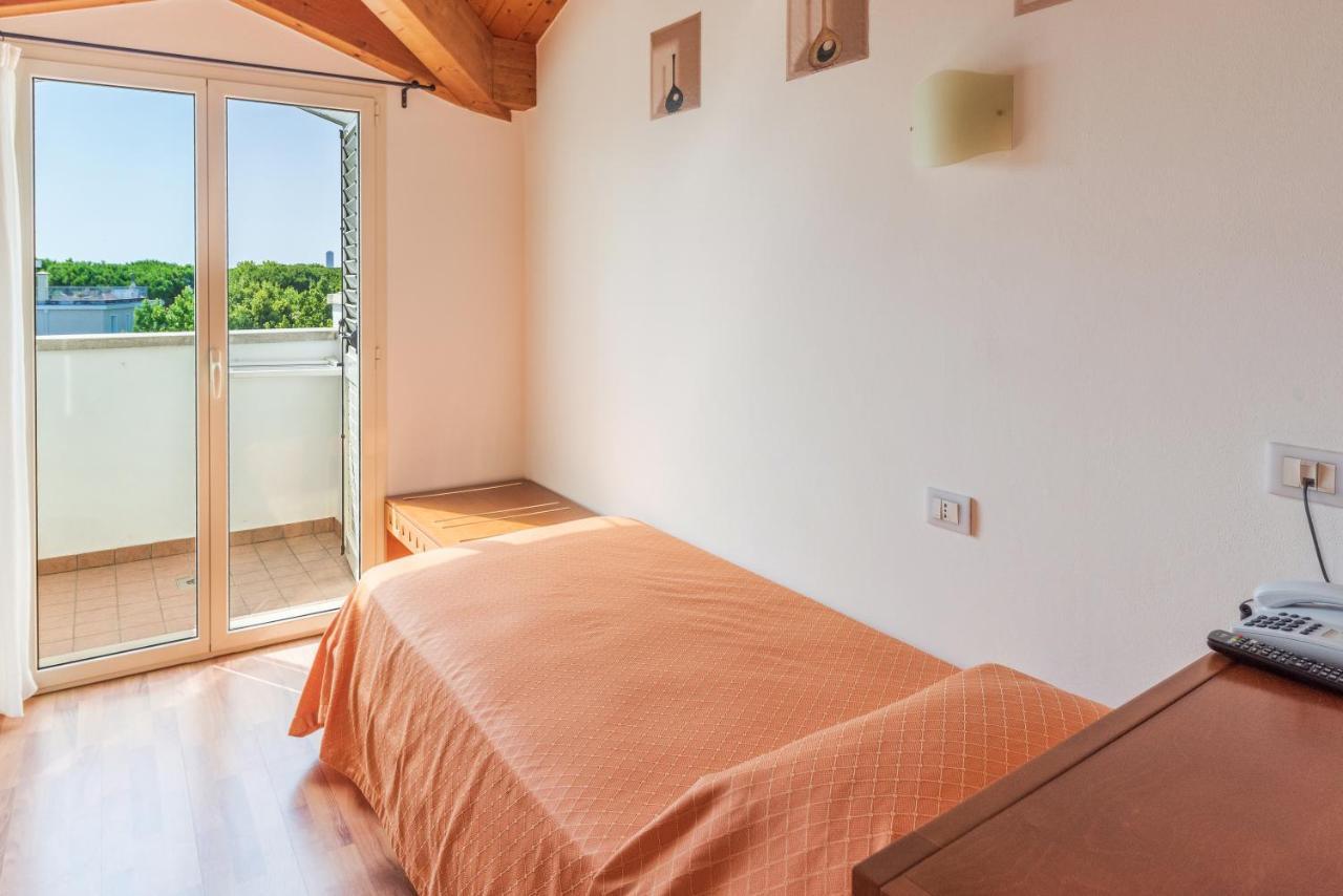 Hotel Escorial Cervia Exterior photo